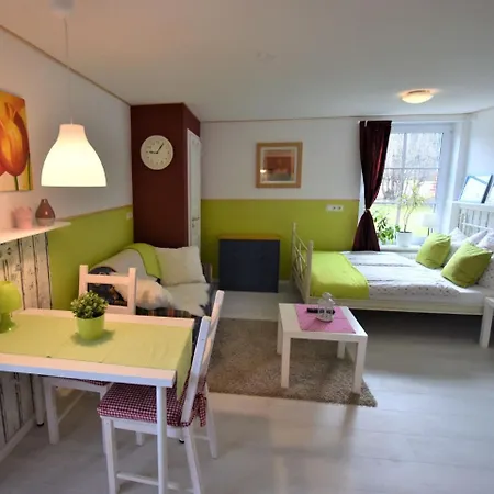 Spacious Studio In With Sea Nearby